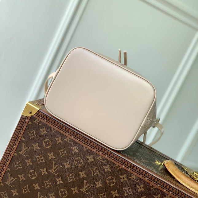 NOÉ BB 20 IN QUARTZ WHITE EPI LEATHER