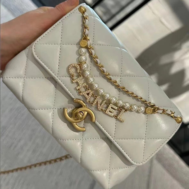 CC MINI 22 FLAP BAG IN WHITE CALFSKIN GOLD HARDWARE