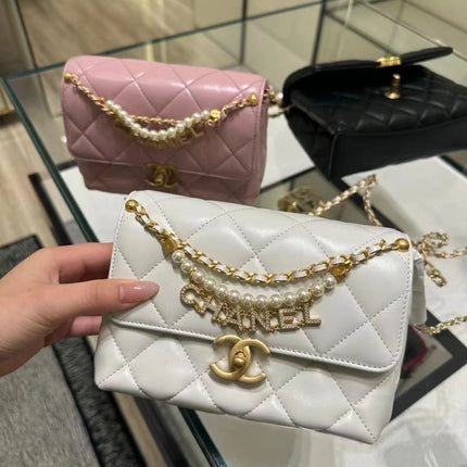 CC MINI 22 FLAP BAG IN WHITE CALFSKIN GOLD HARDWARE