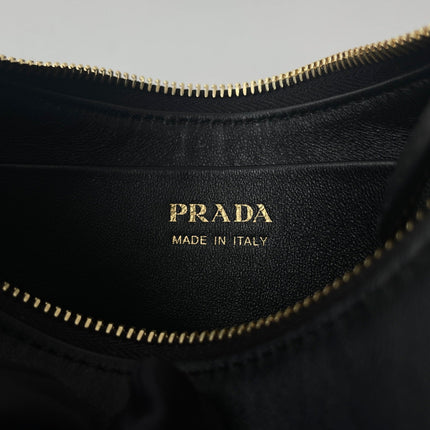 PRA ARQUÉ 22 SHOULDER BAG IN BLACK LEATHER