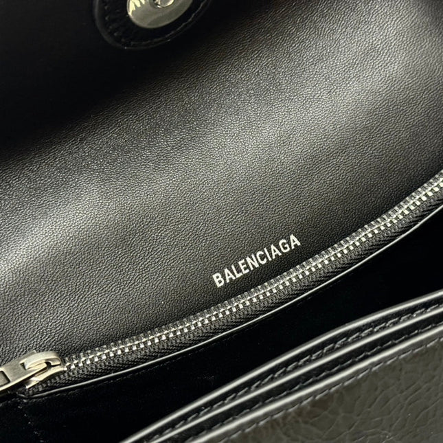 CRUSH SHOULDER BAG 25 IN BLACK CRUSHED CALFSKIN LEATHER STRAP SILVER HARDWARE