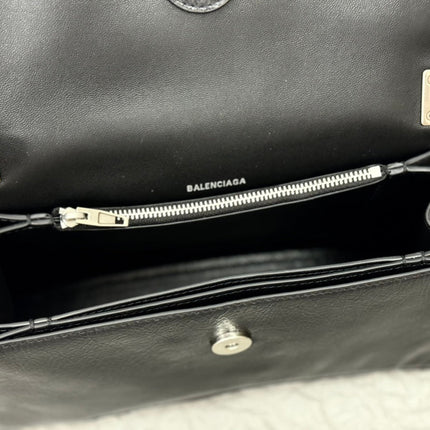 CRUSH SHOULDER BAG 25 IN BLACK CRUSHED CALFSKIN LEATHER STRAP SILVER HARDWARE