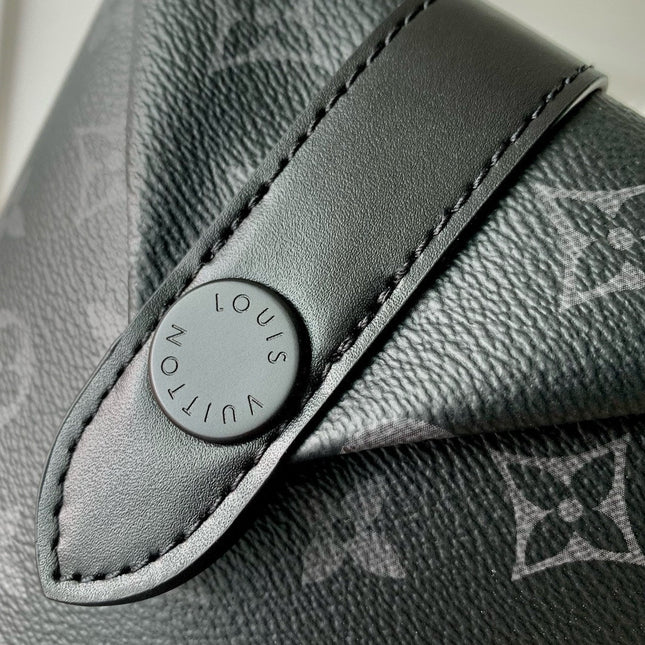 ENVELOPE POUCH 18 IN BLACK MONOGRAM ECLIPSE CANVAS
