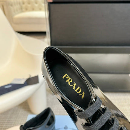 LACE-UP HIGH SHOES IN BLACK GLOSSY CALFSKIN