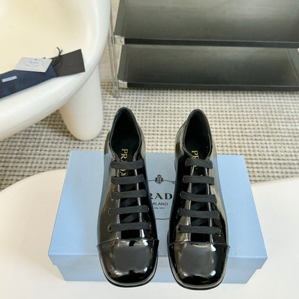 LACE-UP HIGH SHOES IN BLACK GLOSSY CALFSKIN