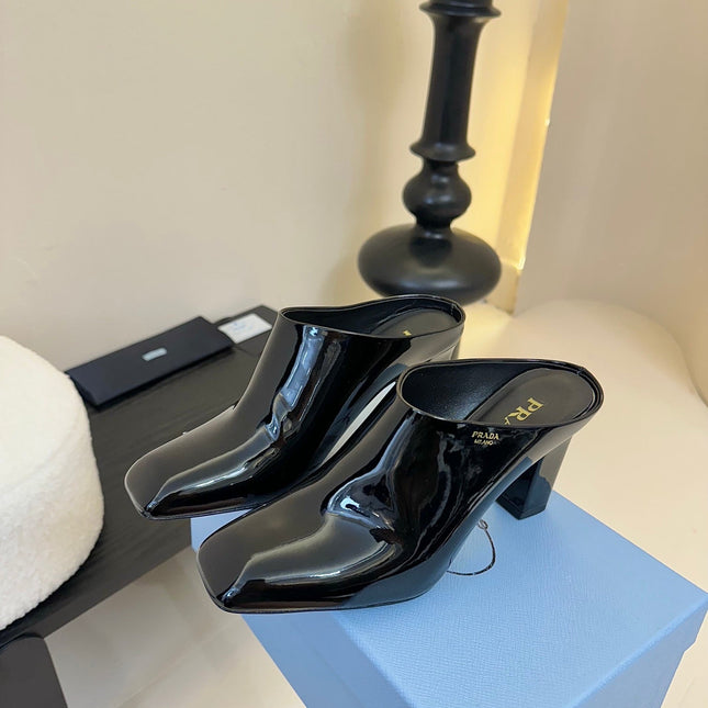 HIGH HEEL MULES WITH GOLD LETTERING LOGO IN BLACK GLOSSY CALFSKIN