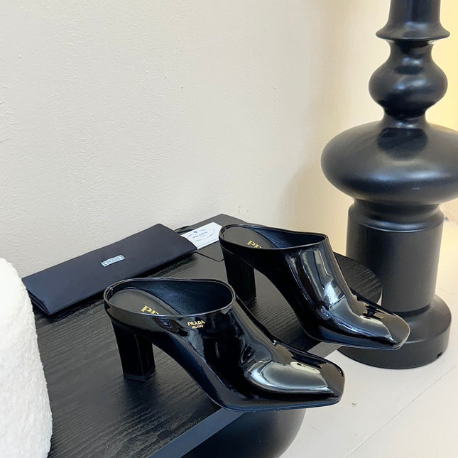 HIGH HEEL MULES WITH GOLD LETTERING LOGO IN BLACK GLOSSY CALFSKIN