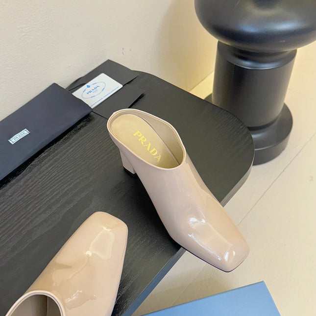HIGH HEEL MULES WITH GOLD LETTERING LOGO IN BEIGE GLOSSY CALFSKIN