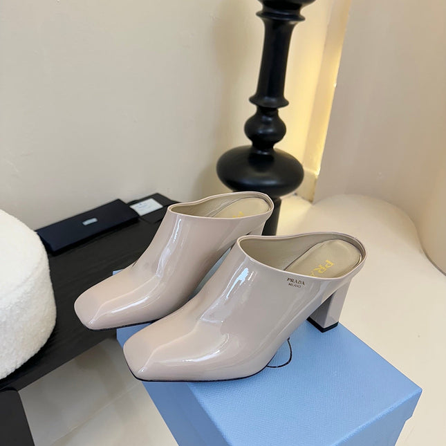 HIGH HEEL MULES WITH GOLD LETTERING LOGO IN BEIGE GLOSSY CALFSKIN