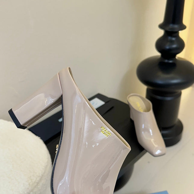 HIGH HEEL MULES WITH GOLD LETTERING LOGO IN BEIGE GLOSSY CALFSKIN