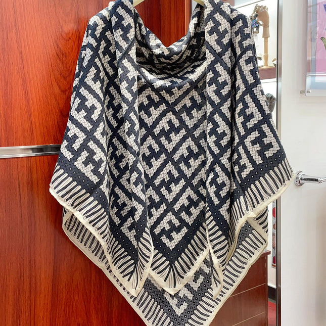 FF PONCHO 140 CM SCRAF IN BLACK MONOGRAM SILK CASHMERE