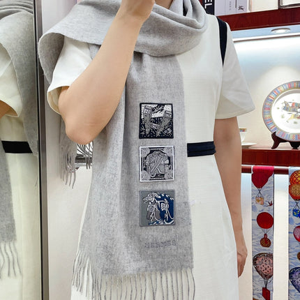 BADGES SOIE MUFFLER 180 CM SCRAF IN CLOUD GREY CASHMERE