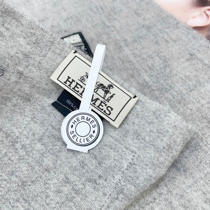 BADGES SOIE MUFFLER 180 CM SCRAF IN CLOUD GREY CASHMERE