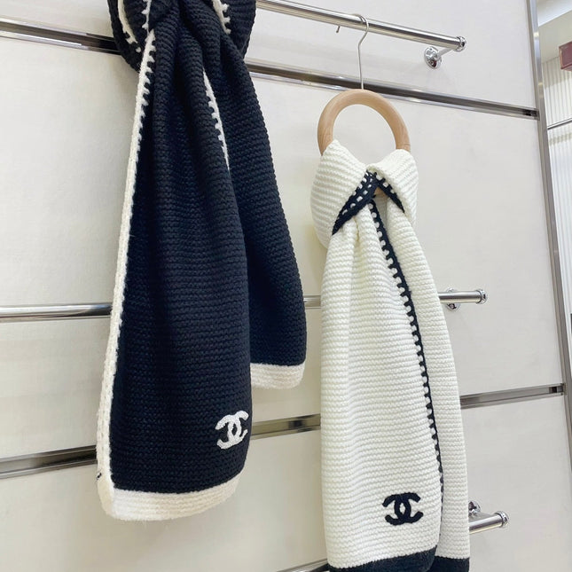 KNIT SCARF 200 CM IN BLACK CASHMERE WITH WHITE LOGO 383910