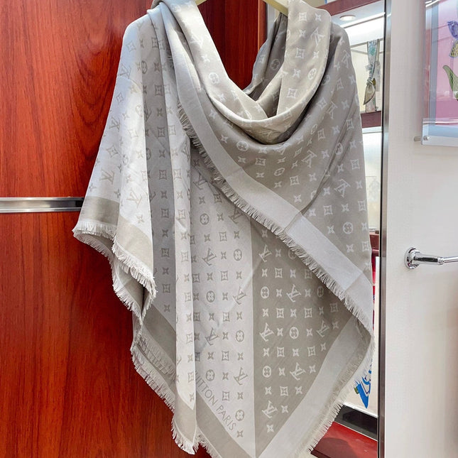 DUOGRAM SCARF 140 CM IN LIGHT GRAY SILK 396240