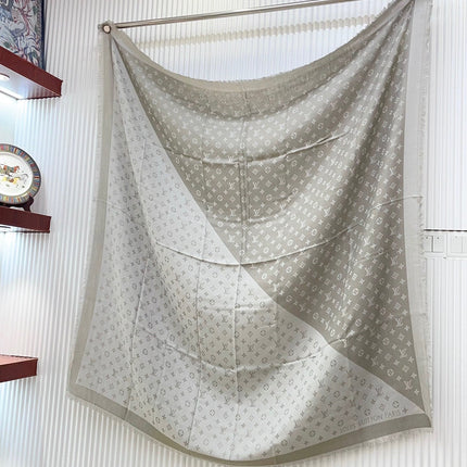 DUOGRAM SCARF 140 CM IN LIGHT GRAY SILK 396240