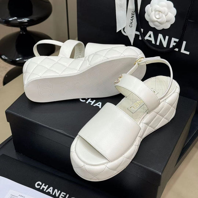 CC HIGH WEDGE SANDALS IN WHITE LAMBSKIN