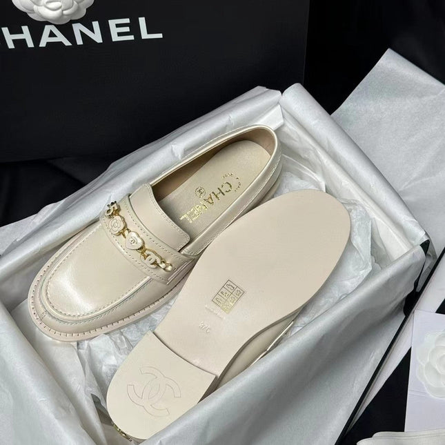 CC LOAFERS WHITE QUILTED CALFSKIN