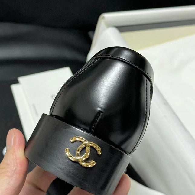 CC LOAFER BLACK CALFSKIN WITH META LOGO