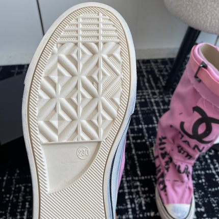 HIGH BOOTS IN HOT PINK CANVAS