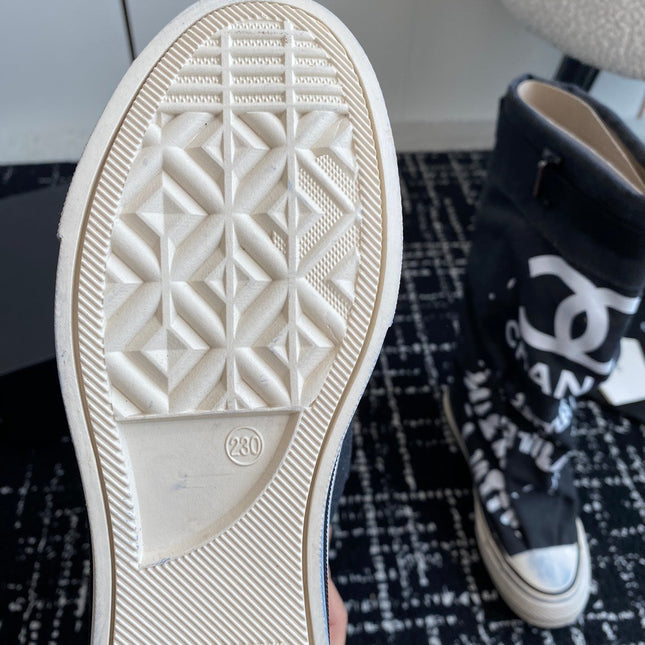 HIGH BOOTS IN BLACK CANVAS