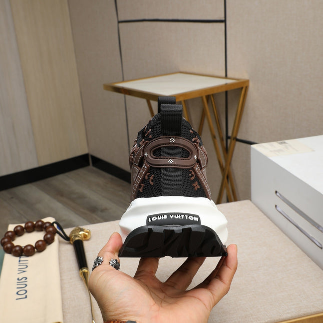 LV TRAINER IN CHOCOLATE BROWN CALFSKIN AND BREATHABLE MESH