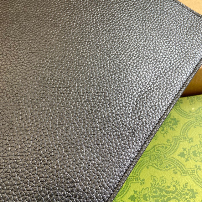 POUCH 28 WITH GG LOGO BLACK CALFSKIN