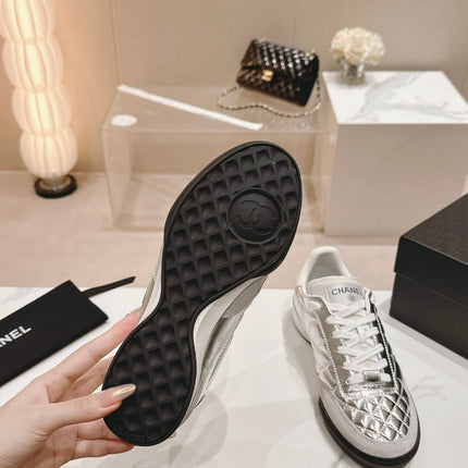 SNEAKERS IN GLOSSY SILVER LAMBSKIN