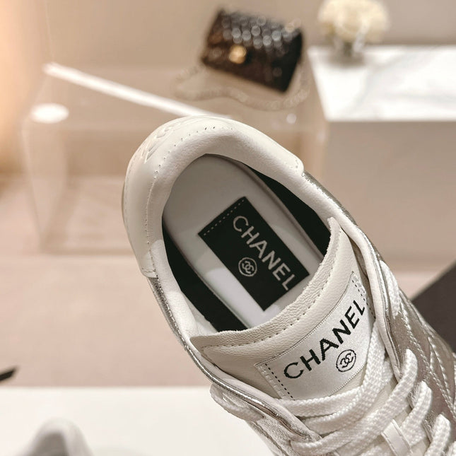 SNEAKERS IN GLOSSY SILVER LAMBSKIN