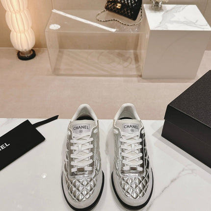 SNEAKERS IN GLOSSY SILVER LAMBSKIN
