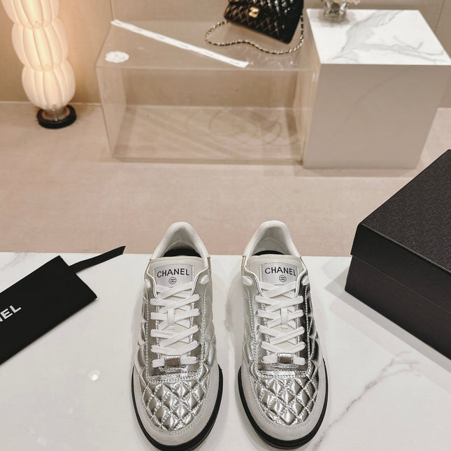 SNEAKERS IN GLOSSY SILVER LAMBSKIN