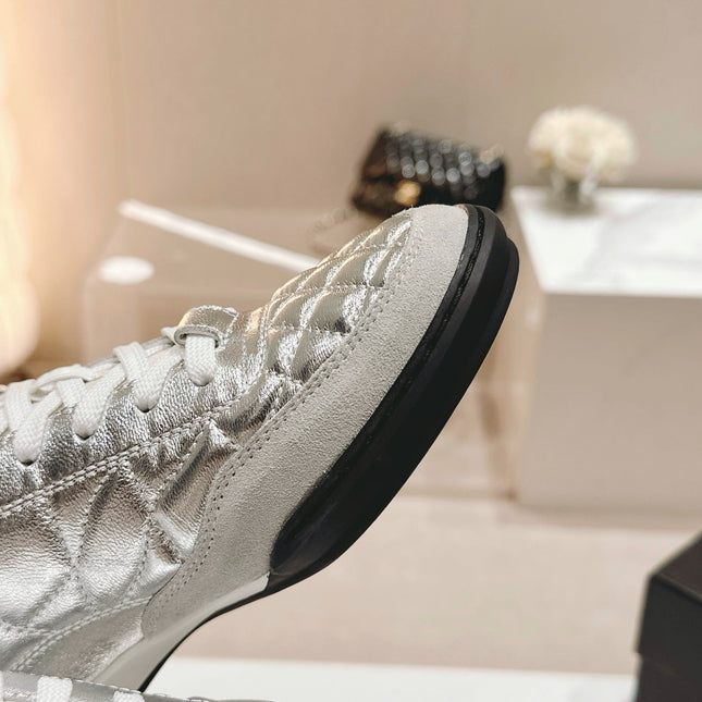 SNEAKERS IN GLOSSY SILVER LAMBSKIN