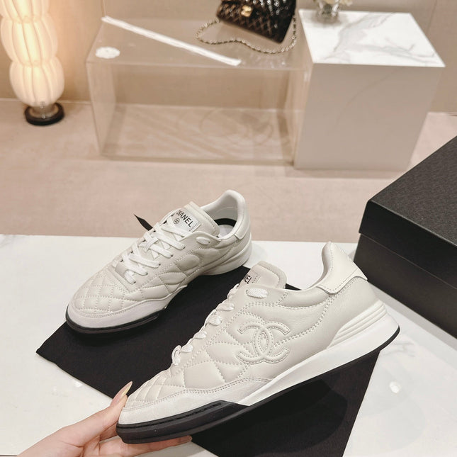 SNEAKERS IN GLOSSY WHITE LAMBSKIN