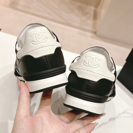 SNEAKERS IN GLOSSY BLACK LAMBSKIN