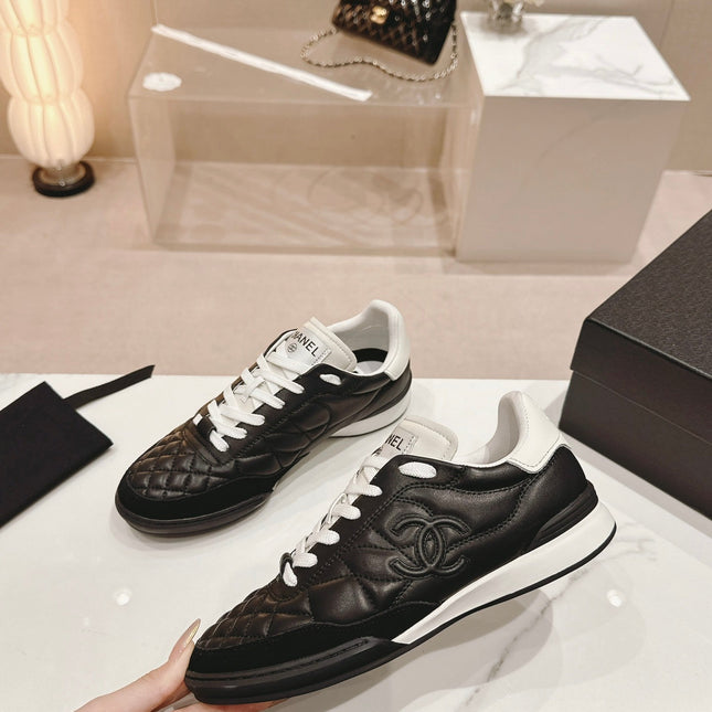 SNEAKERS IN GLOSSY BLACK LAMBSKIN