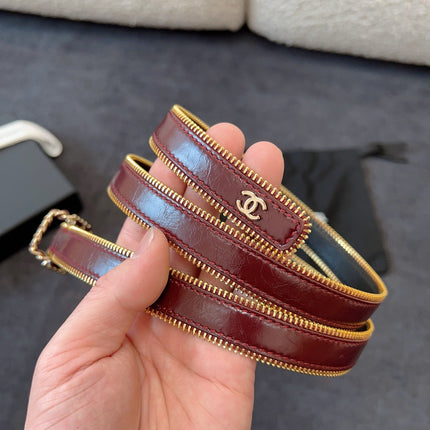 BELT 20MM IN WINE RED CALFSKIN WITH INTERWOVEN CHAIN BUCKLE ZIPPER IN TRIM GOLD HARDWARE