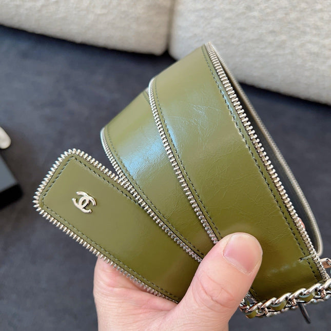 BELT 40MM IN OLIVE GREEN CALFSKIN WITH INTERWOVEN CHAIN BUCKLE ZIPPER IN TRIM SILVER HARDWARE