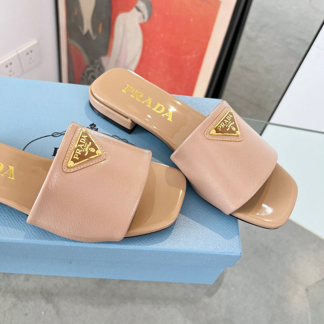 PRA SAFFIANO PATENT SLIDES TUSCAN CALFSKIN