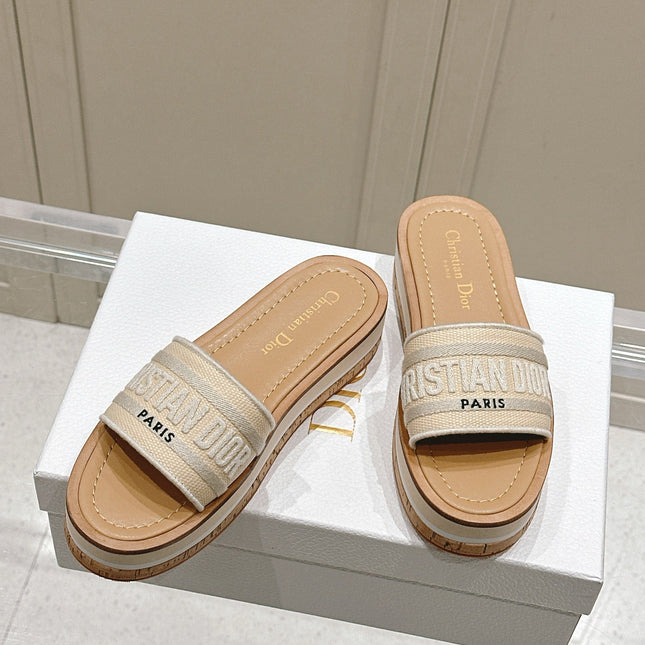 DWAY WEDGE SLIDES 45MM IN BEIGE FABRIC RAFFIA SOLE