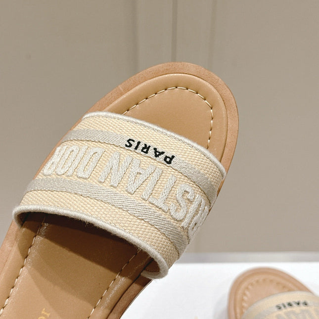 DWAY WEDGE SLIDES 45MM IN BEIGE FABRIC RAFFIA SOLE