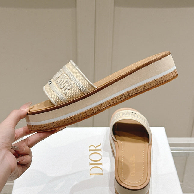 DWAY WEDGE SLIDES 45MM IN BEIGE FABRIC RAFFIA SOLE