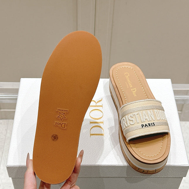 DWAY WEDGE SLIDES 45MM IN BEIGE FABRIC RAFFIA SOLE