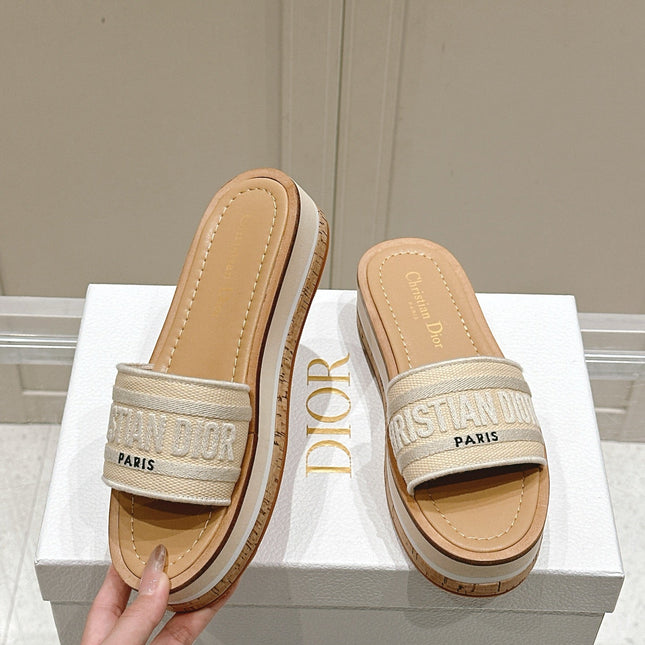DWAY WEDGE SLIDES 45MM IN BEIGE FABRIC RAFFIA SOLE