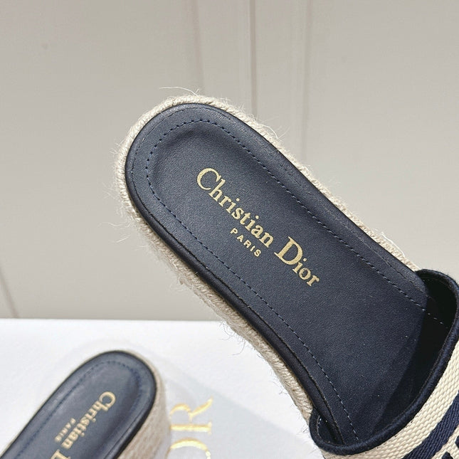 DWAY WEDGE SLIDES 45MM IN BLACK AND BEIGE FABRIC RAFFIA SOLE