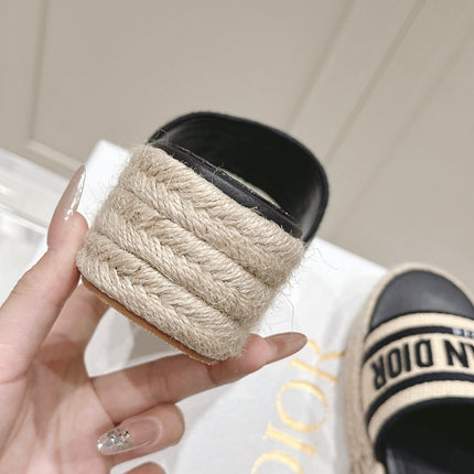 DWAY WEDGE SLIDES 45MM IN BLACK AND BEIGE FABRIC RAFFIA SOLE