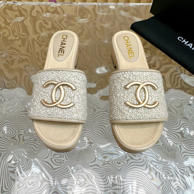 PLATFORM SLIPPERS IN LIGHT GREY TWEED AND LAMBSKIN