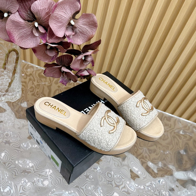 PLATFORM SLIPPERS IN LIGHT GREY TWEED AND LAMBSKIN