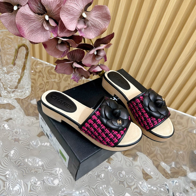 PLATFORM SLIPPERS WITH FLOWER IN BARBIE PINK MIX BLACK LAMBSKIN