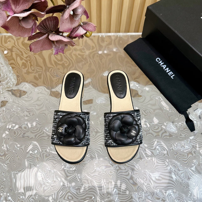 PLATFORM SLIPPERS WITH FLOWER IN BLACK LAMBSKIN