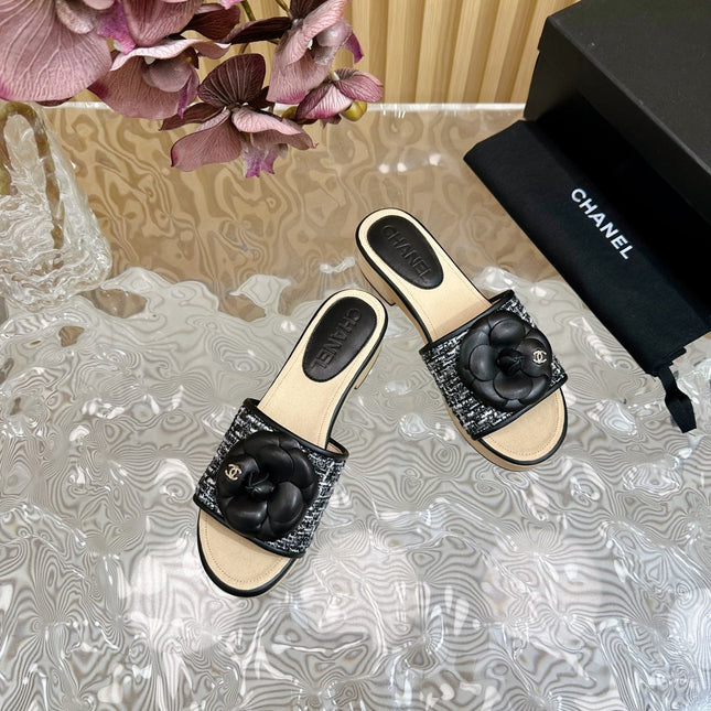 PLATFORM SLIPPERS WITH FLOWER IN BLACK LAMBSKIN